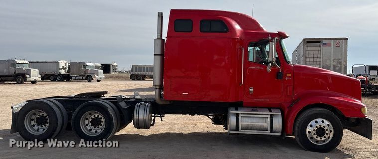 image for item EE0026 2005 International 9400i semi truck