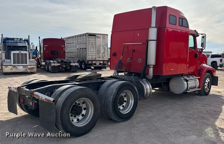 image for item EE0026 2005 International 9400i semi truck