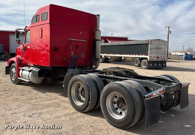 image for item EE0026 2005 International 9400i semi truck