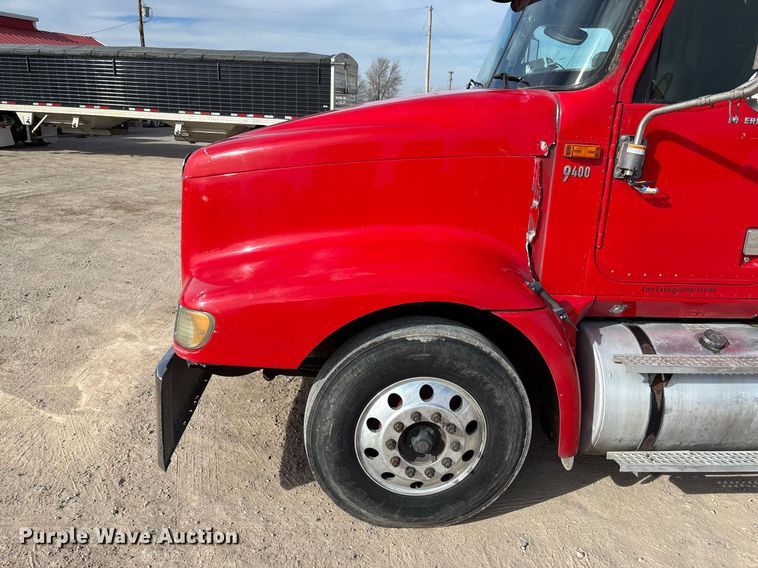 image for item EE0026 2005 International 9400i semi truck