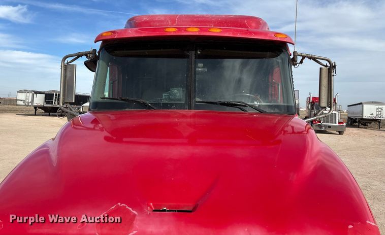 image for item EE0026 2005 International 9400i semi truck