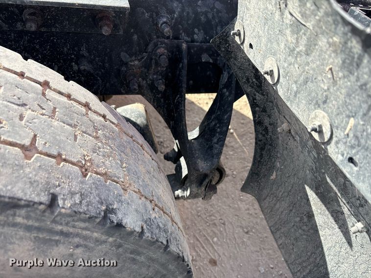 image for item EE0026 2005 International 9400i semi truck