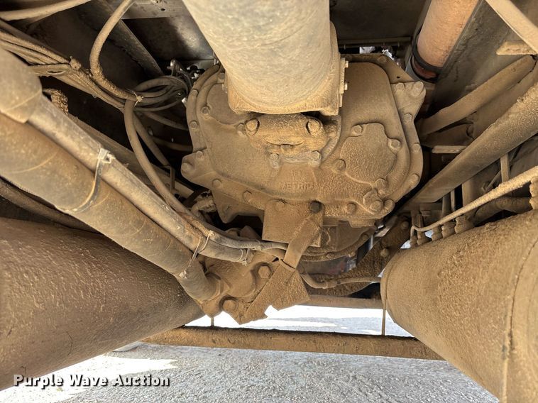 image for item EE0026 2005 International 9400i semi truck