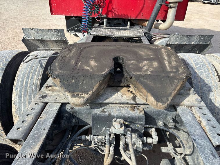 image for item EE0026 2005 International 9400i semi truck