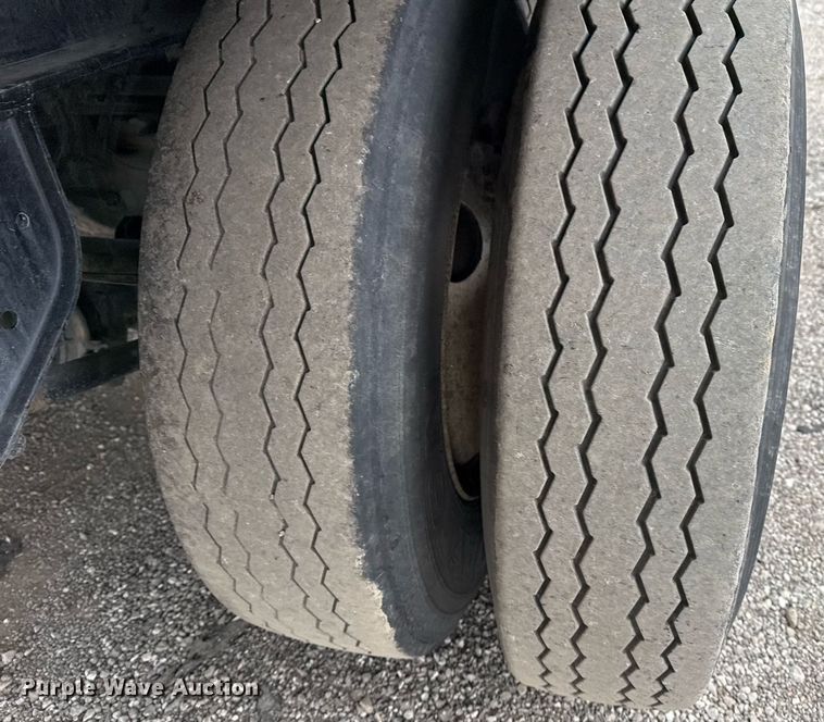 image for item EG2468 1987 Ledwell & Sons Enterprises flatbed trailer