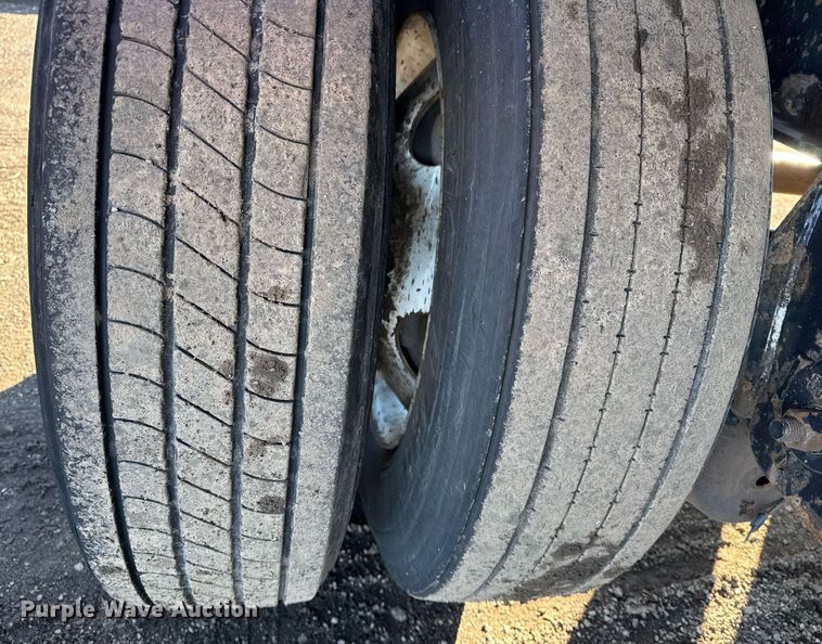 image for item EG2474 2014 Great Dane flatbed trailer