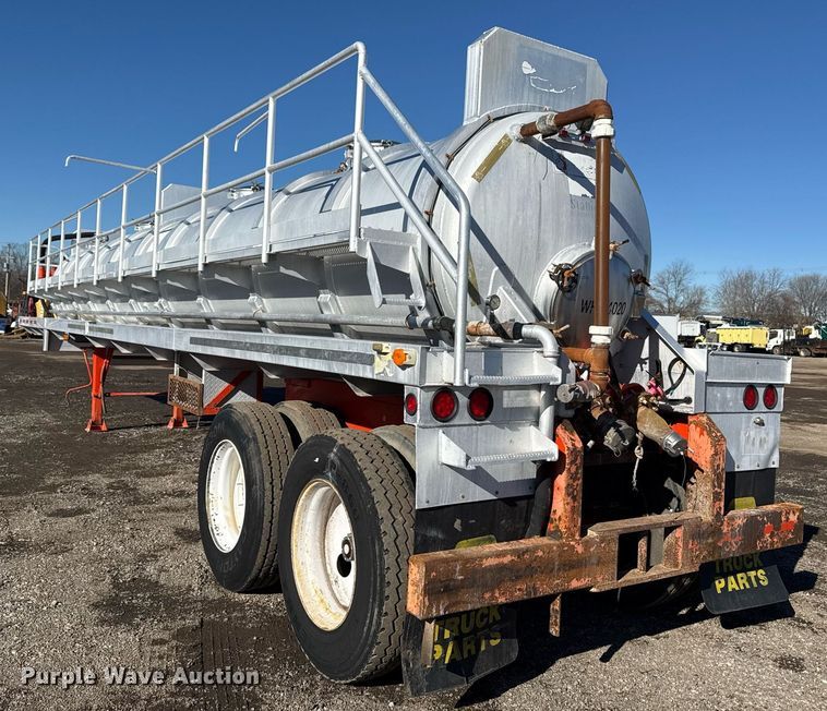 image for item EG2475 2012 Dragon Products Trailers vacuum trailer