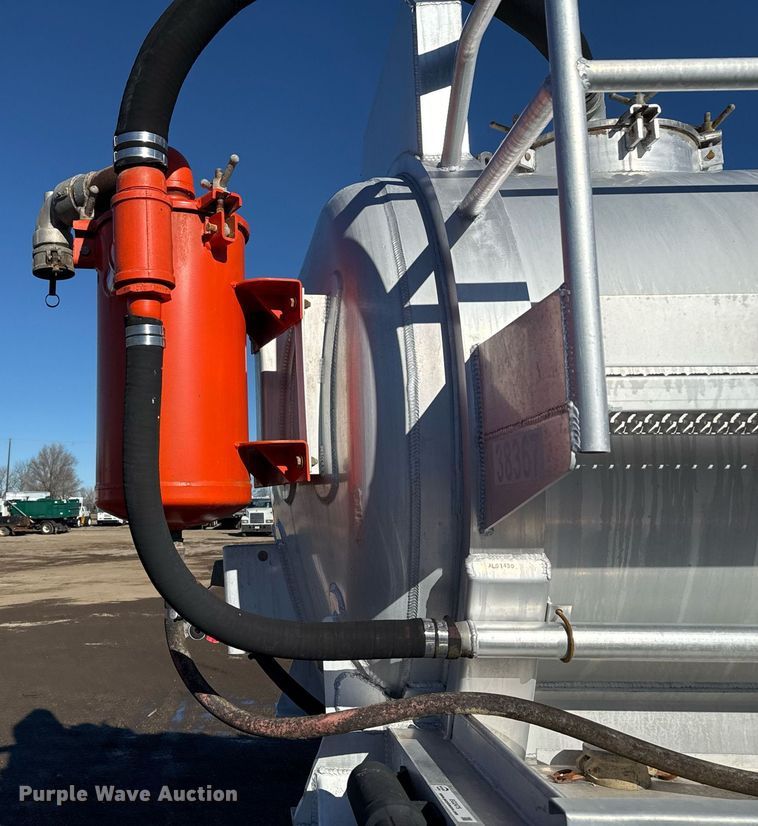 image for item EG2475 2012 Dragon Products Trailers vacuum trailer