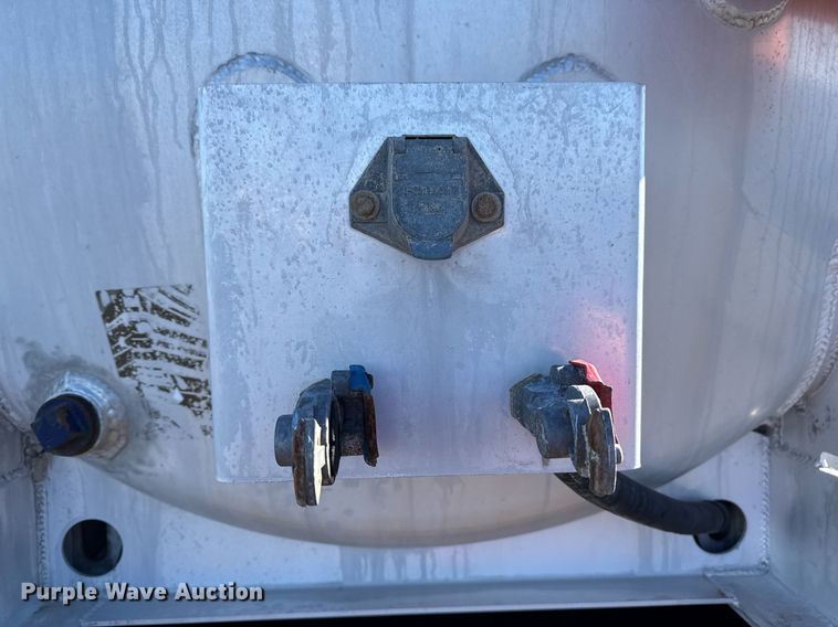 image for item EG2475 2012 Dragon Products Trailers vacuum trailer