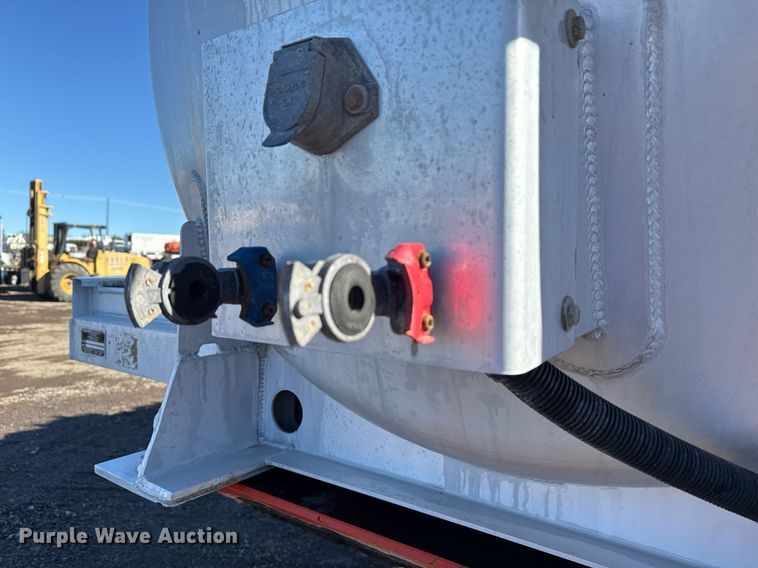 image for item EG2475 2012 Dragon Products Trailers vacuum trailer