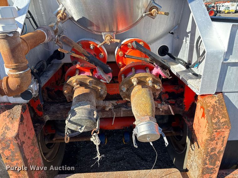 image for item EG2475 2012 Dragon Products Trailers vacuum trailer