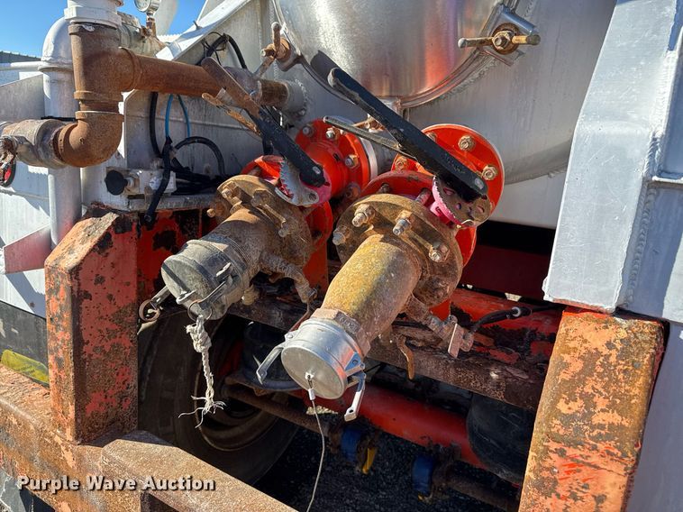 image for item EG2475 2012 Dragon Products Trailers vacuum trailer