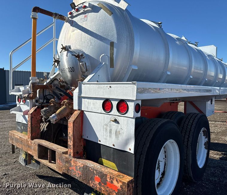 image for item EG2475 2012 Dragon Products Trailers vacuum trailer