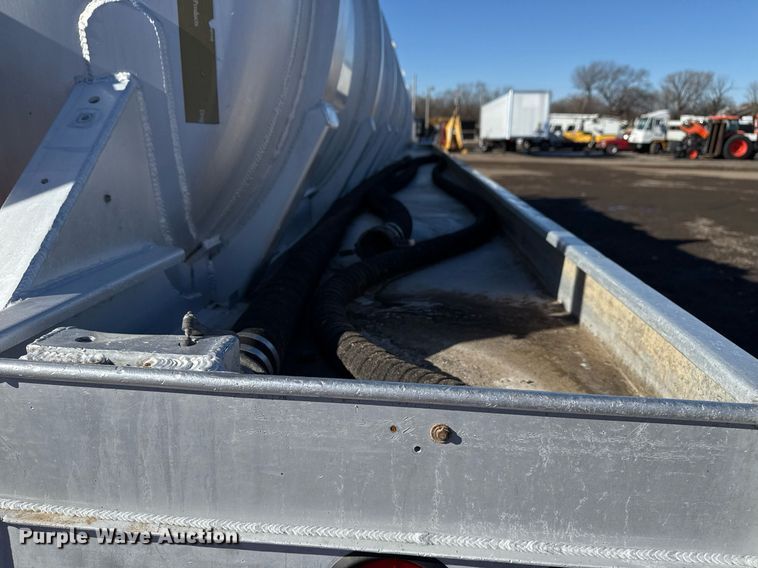 image for item EG2475 2012 Dragon Products Trailers vacuum trailer