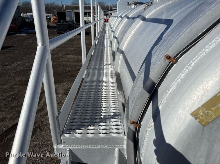 image for item EG2475 2012 Dragon Products Trailers vacuum trailer