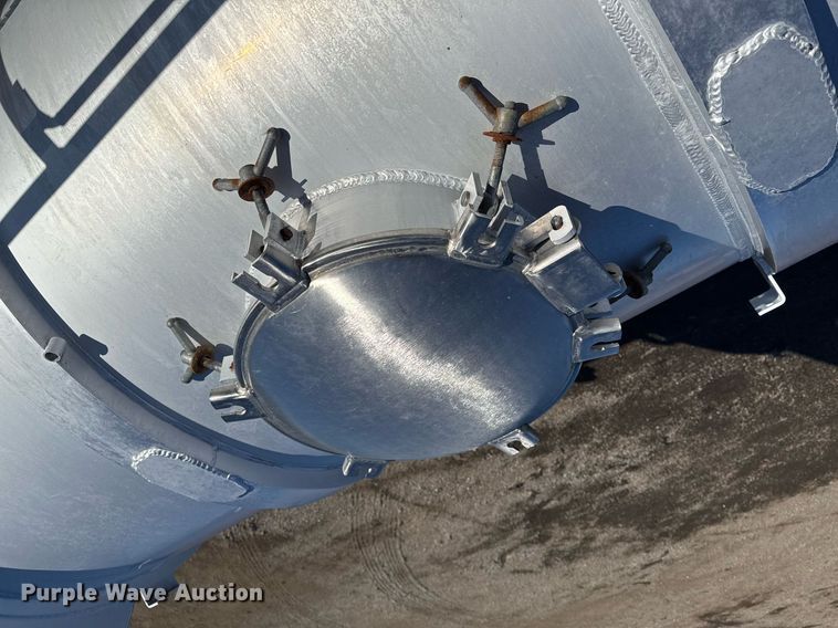 image for item EG2475 2012 Dragon Products Trailers vacuum trailer