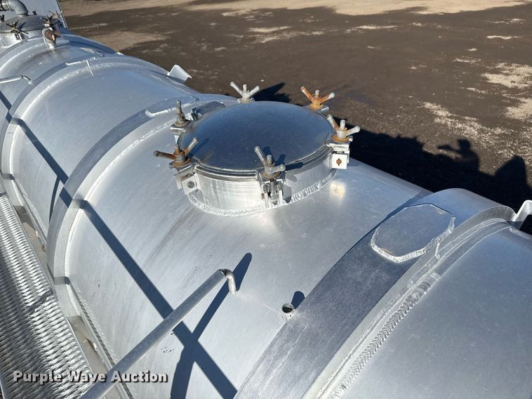 image for item EG2475 2012 Dragon Products Trailers vacuum trailer