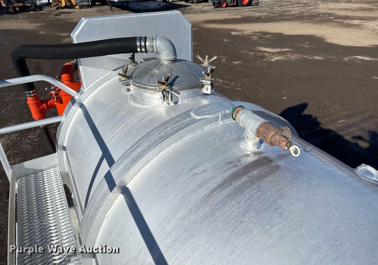 image for item EG2475 2012 Dragon Products Trailers vacuum trailer