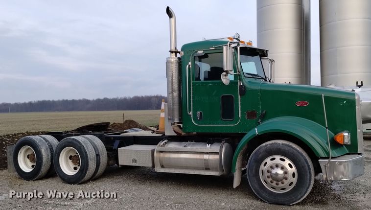 image for item EH0073 2006 Peterbilt 378 semi truck