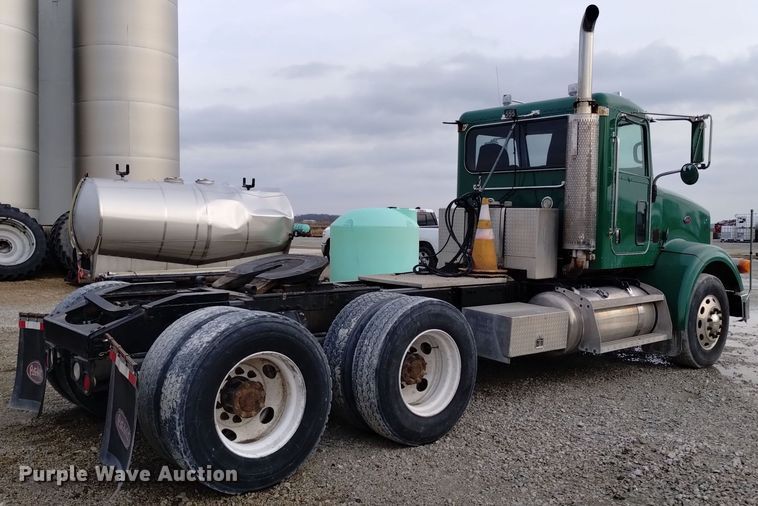 image for item EH0073 2006 Peterbilt 378 semi truck