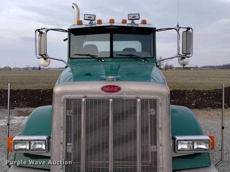 image for item EH0073 2006 Peterbilt 378 semi truck