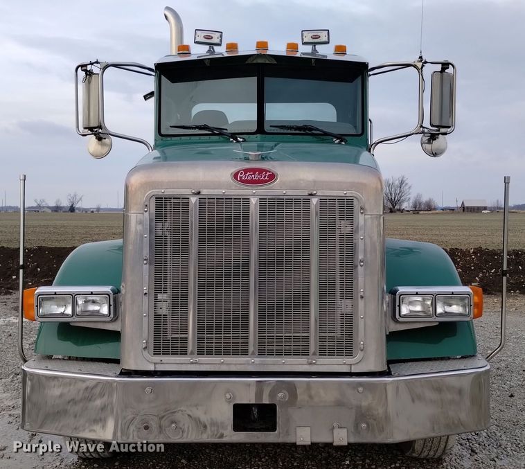 image for item EH0073 2006 Peterbilt 378 semi truck
