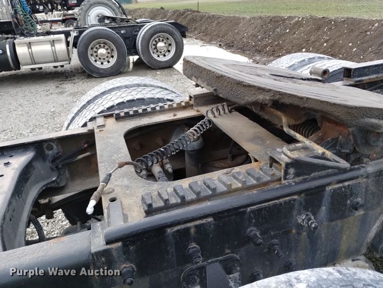 image for item EH0073 2006 Peterbilt 378 semi truck