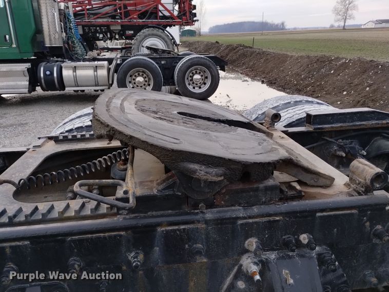 image for item EH0073 2006 Peterbilt 378 semi truck