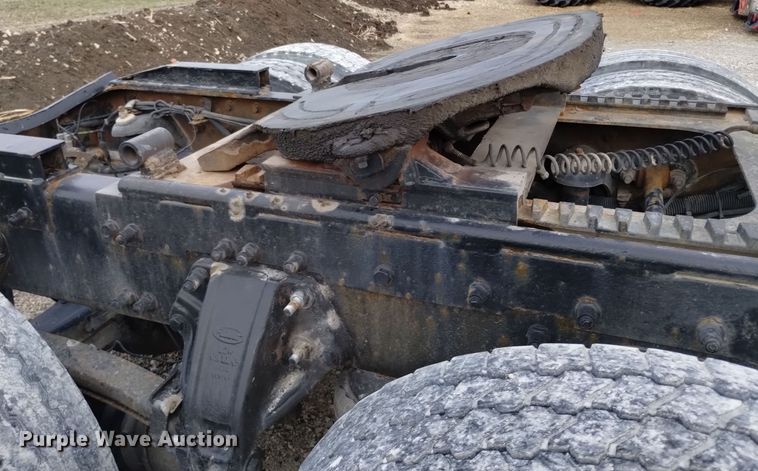 image for item EH0073 2006 Peterbilt 378 semi truck