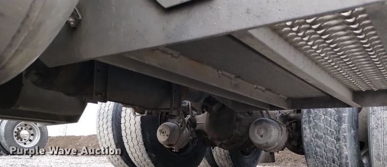 image for item EH0073 2006 Peterbilt 378 semi truck