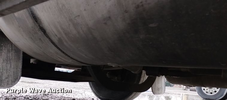 image for item EH0073 2006 Peterbilt 378 semi truck