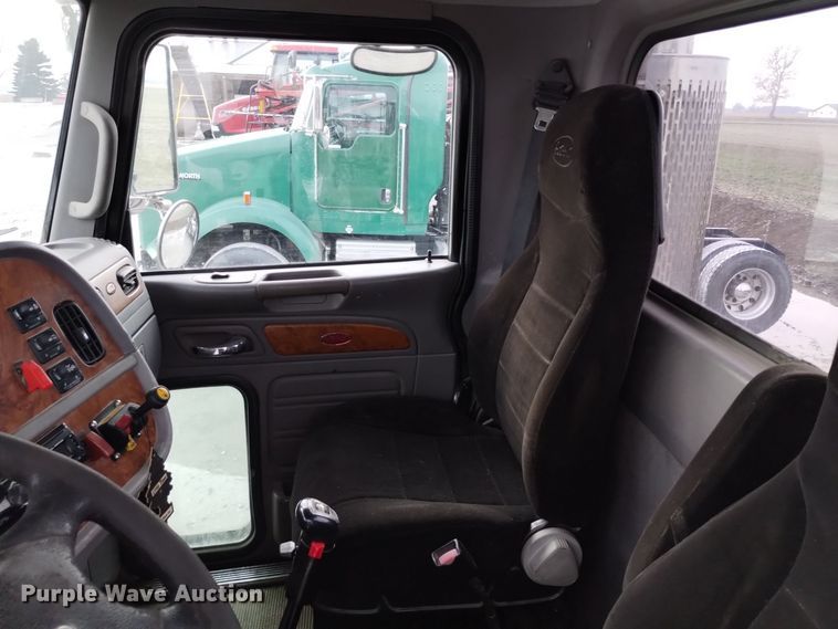 image for item EH0073 2006 Peterbilt 378 semi truck