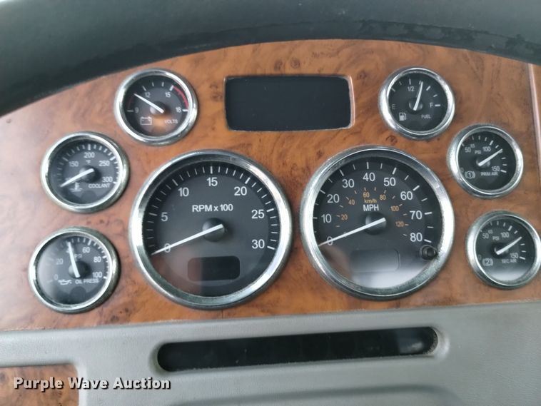 image for item EH0073 2006 Peterbilt 378 semi truck