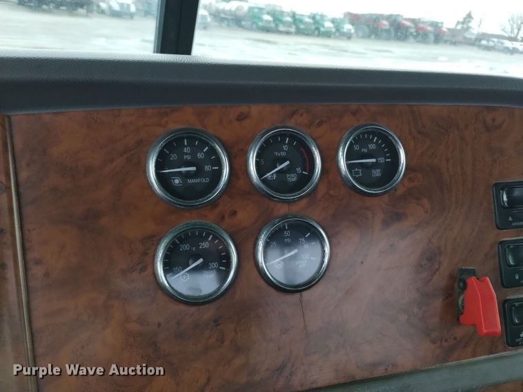 image for item EH0073 2006 Peterbilt 378 semi truck