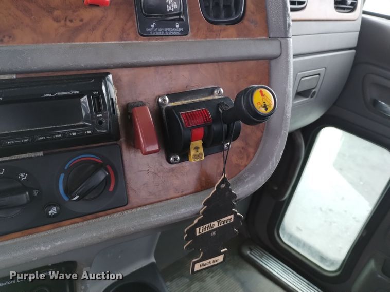 image for item EH0073 2006 Peterbilt 378 semi truck