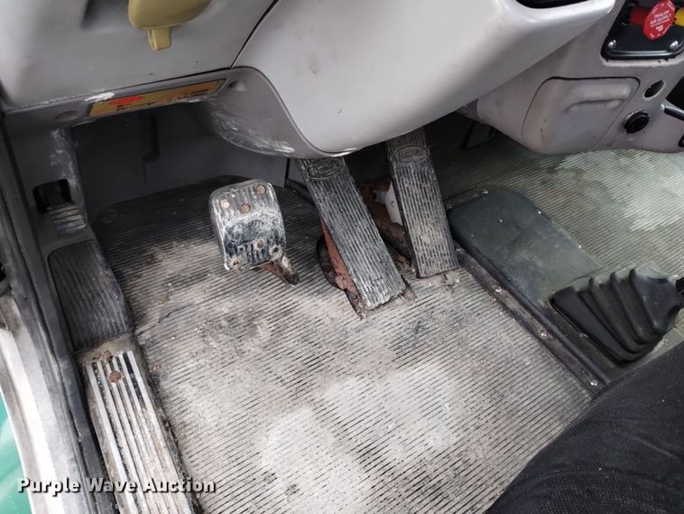 image for item EH0073 2006 Peterbilt 378 semi truck