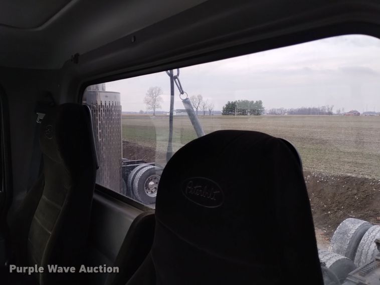 image for item EH0073 2006 Peterbilt 378 semi truck