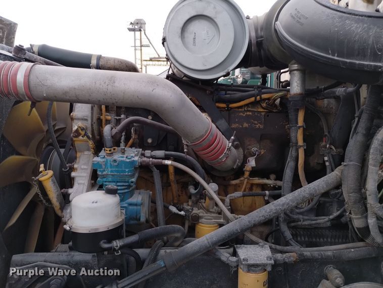 image for item EH0073 2006 Peterbilt 378 semi truck