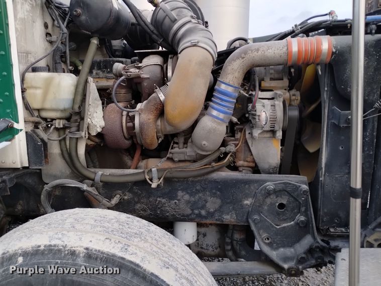 image for item EH0073 2006 Peterbilt 378 semi truck