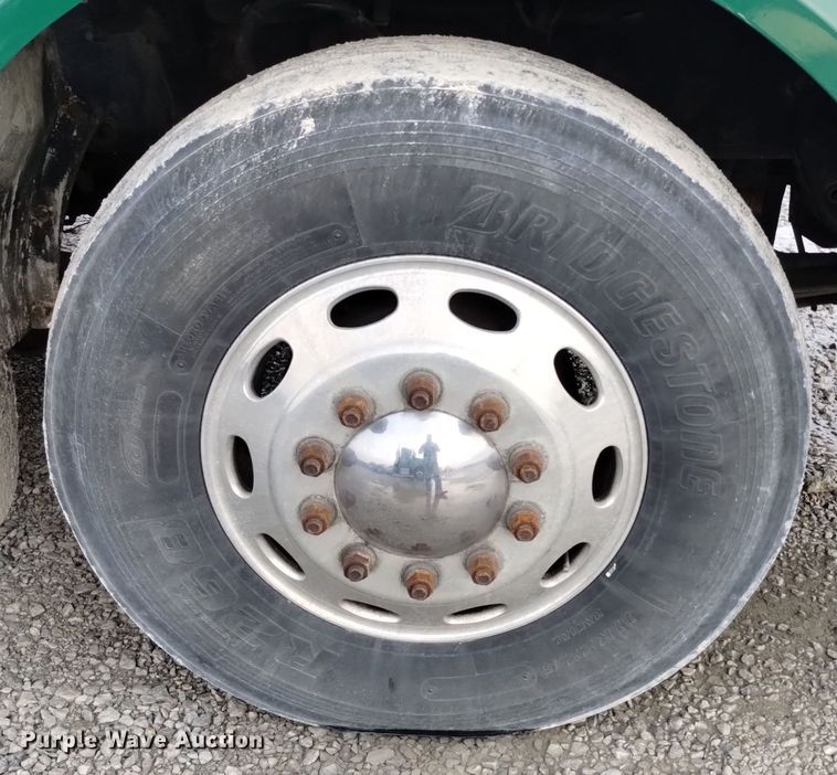 image for item EH0073 2006 Peterbilt 378 semi truck