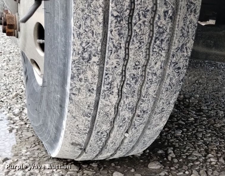 image for item EH0073 2006 Peterbilt 378 semi truck