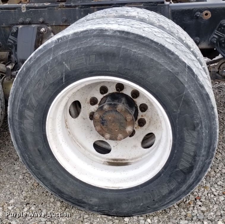 image for item EH0073 2006 Peterbilt 378 semi truck