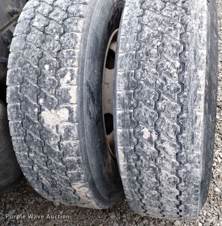 image for item EH0073 2006 Peterbilt 378 semi truck