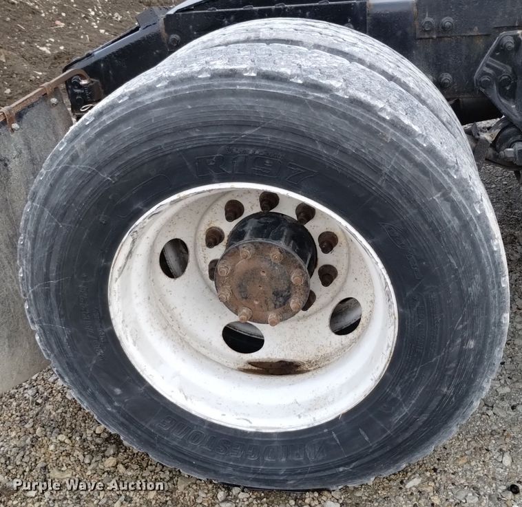 image for item EH0073 2006 Peterbilt 378 semi truck