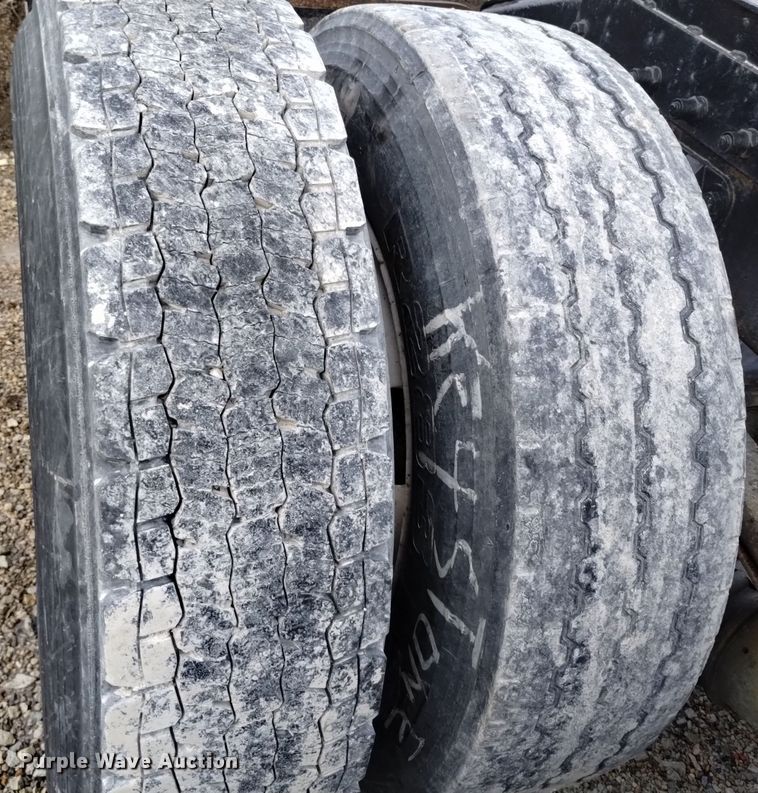 image for item EH0073 2006 Peterbilt 378 semi truck