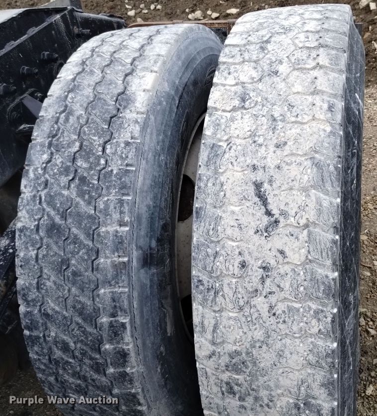 image for item EH0073 2006 Peterbilt 378 semi truck