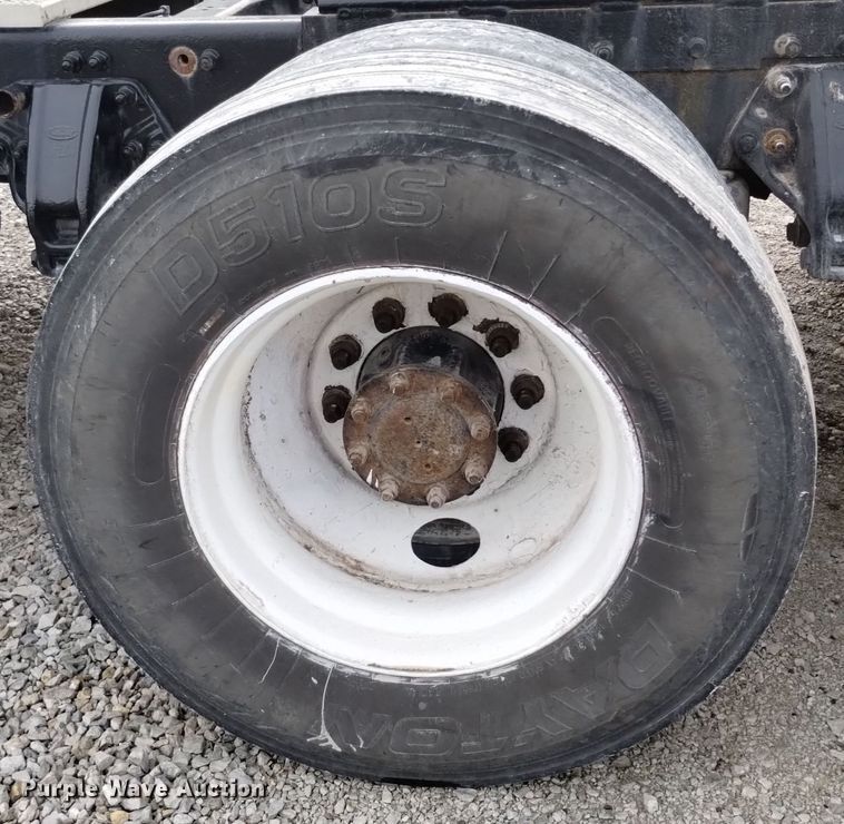 image for item EH0073 2006 Peterbilt 378 semi truck