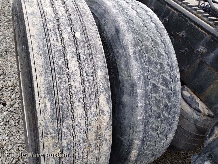 image for item EH0073 2006 Peterbilt 378 semi truck