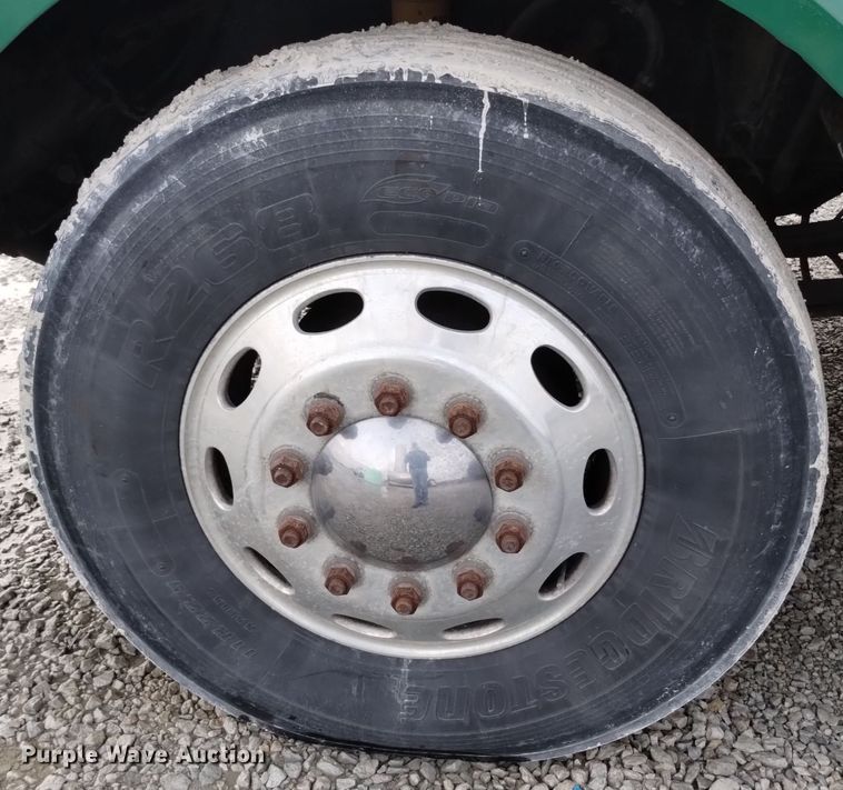 image for item EH0073 2006 Peterbilt 378 semi truck