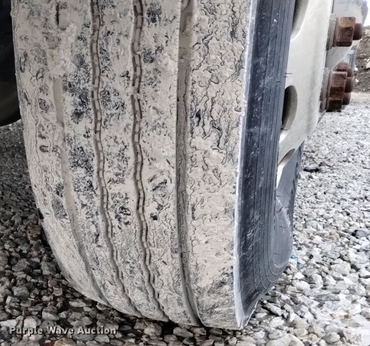 image for item EH0073 2006 Peterbilt 378 semi truck